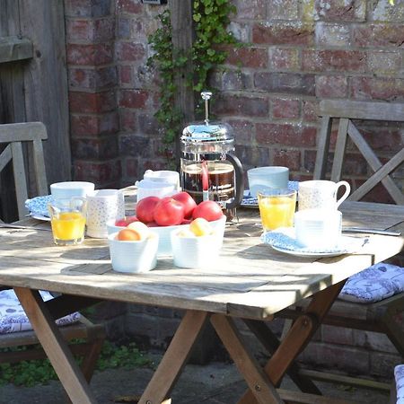Pebble Beach Cottage, Aldeburgh Bagian luar foto