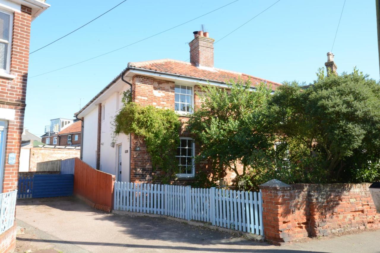 Pebble Beach Cottage, Aldeburgh Bagian luar foto