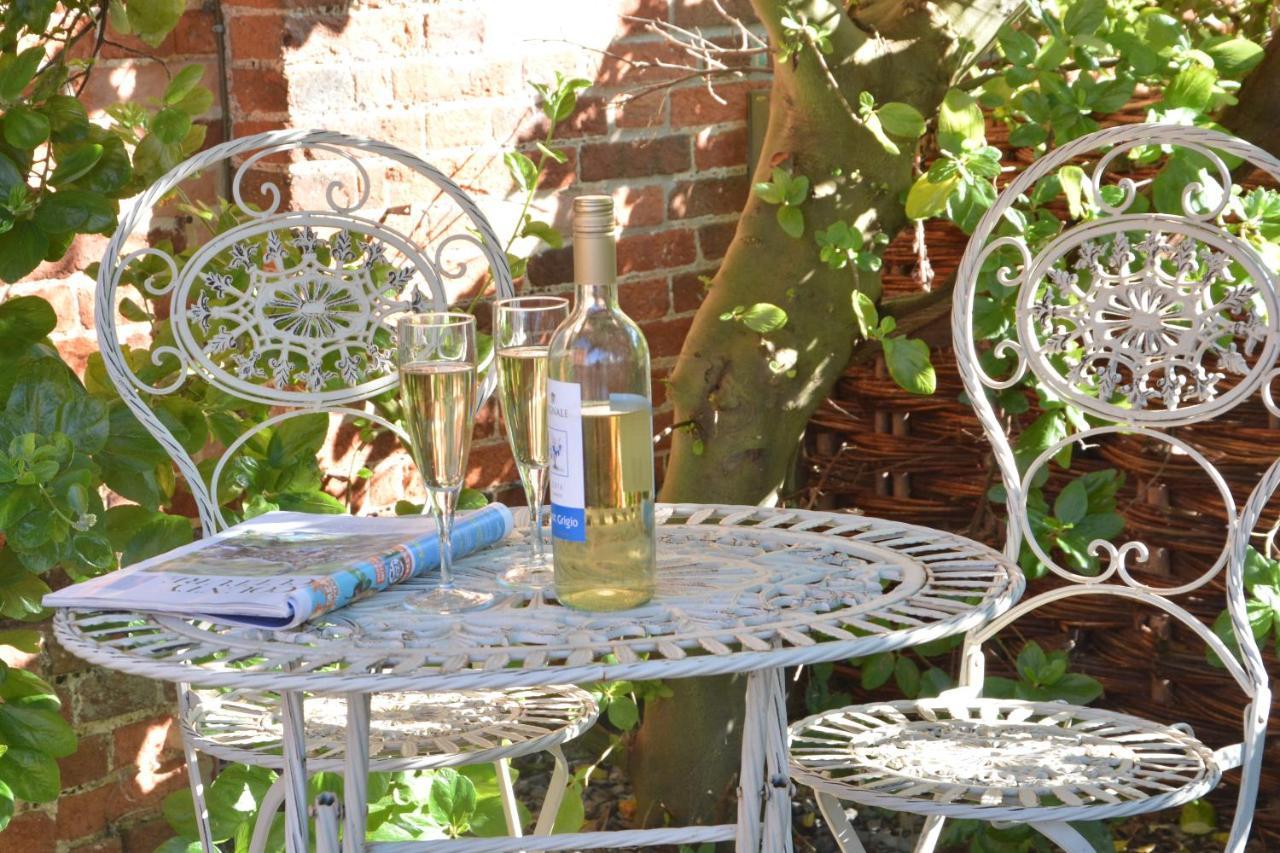 Pebble Beach Cottage, Aldeburgh Bagian luar foto